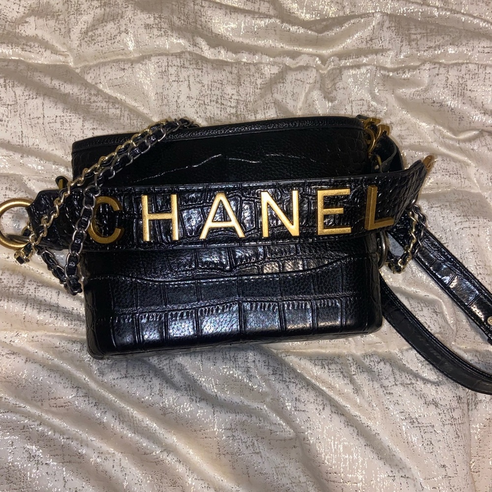 Chanel Black Croc-Embossed Leather Bag (calfskin)